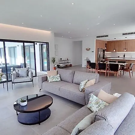 Valverde 3 Villa, Vilamoura, Algarve, Only 5 Minutes From Marina, Golf And Willa