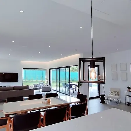 Valverde 3 Villa, Vilamoura, Algarve, Only 5 Minutes From Marina, Golf And Willa Quarteira