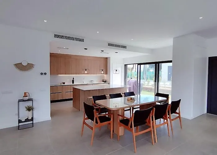 Valverde 3 Villa, Vilamoura, Algarve, Only 5 Minutes From Marina, Golf And Willa Quarteira