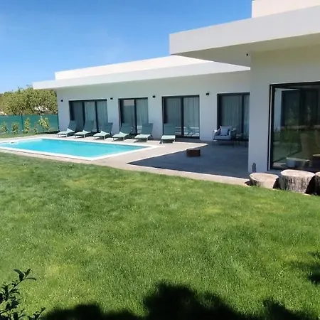 Villa Valverde 3 Villa, Vilamoura, Algarve, Only 5 Minutes From Marina, Golf And *