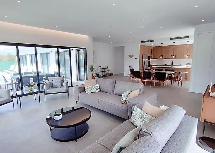 Valverde 3 Villa, Vilamoura, Algarve, Only 5 Minutes From Marina, Golf And Villa