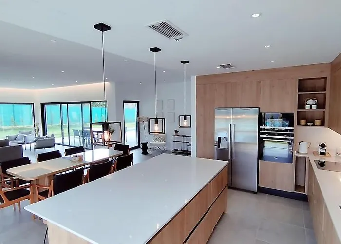 Valverde 3 Villa, Vilamoura, Algarve, Only 5 Minutes From Marina, Golf And *