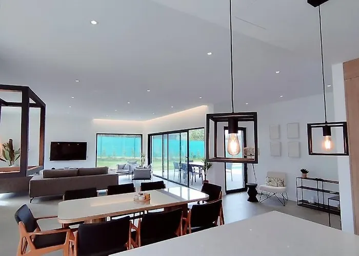 Valverde 3 Villa, Vilamoura, Algarve, Only 5 Minutes From Marina, Golf And Villa Quarteira